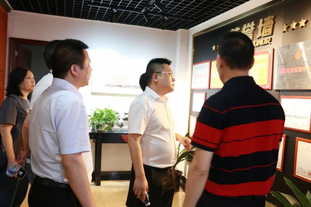 The leaders of the district committee visited Tunghsu Hydraulics for guidance13